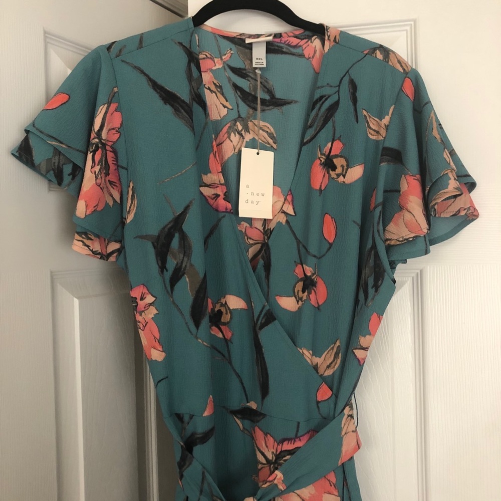 NWT Floral Flutter Sleeve Dress